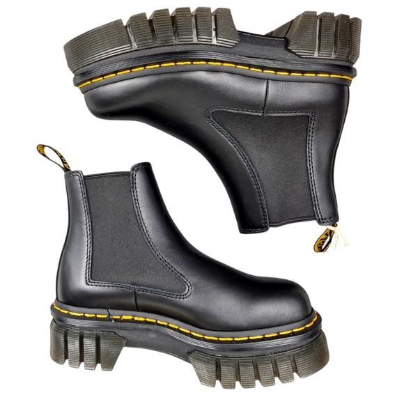 Dr. Martens Black Leather Audrick Chelsea Boots NEW - Picture 1 of 14